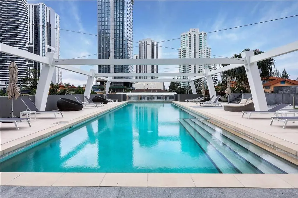 Broadbeach Stunner Modern And Central Gold Coast