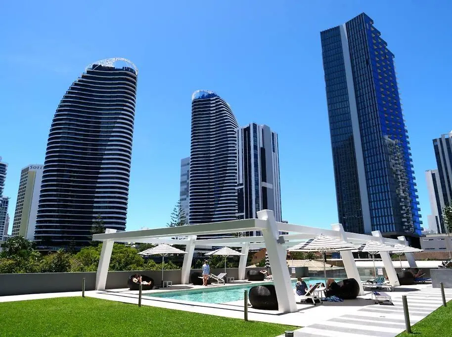 Broadbeach Stunner Modern And Central Gold Coast