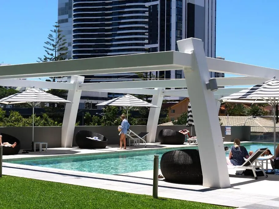 Broadbeach Stunner Modern And Central Gold Coast