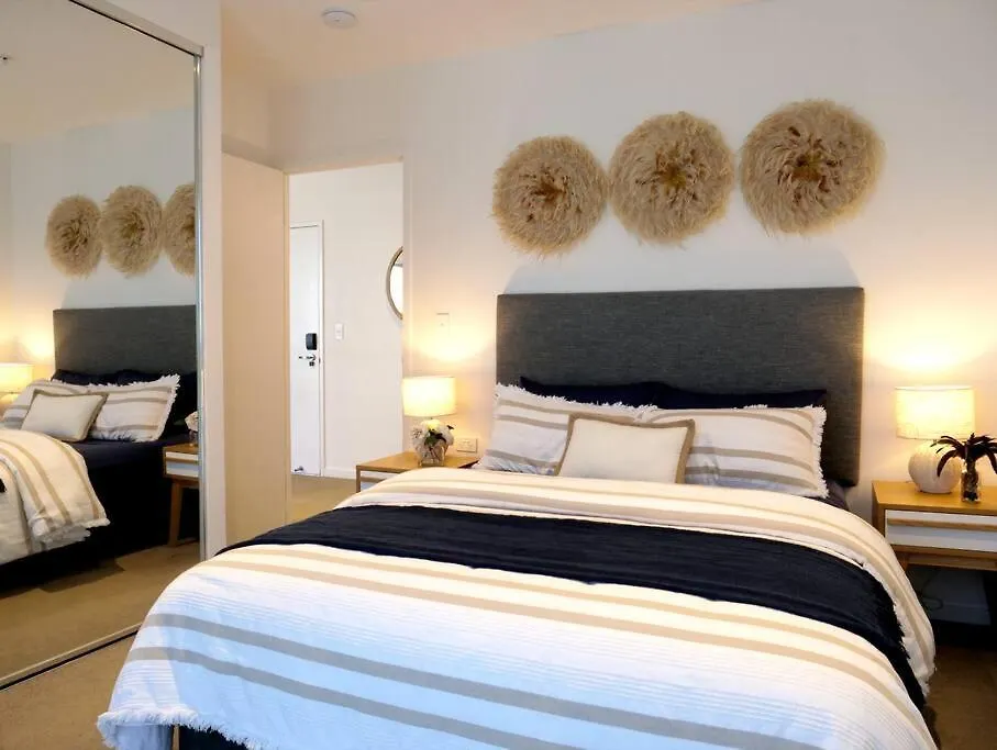 Broadbeach Stunner Modern And Central Gold Coast Apartment