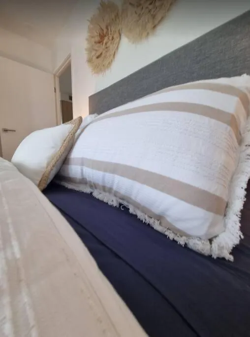 Broadbeach Stunner Modern And Central Gold Coast